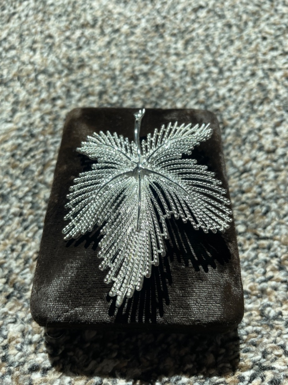 Kay Jewelers Silver Leaf Motif Pendant Necklace - Silver